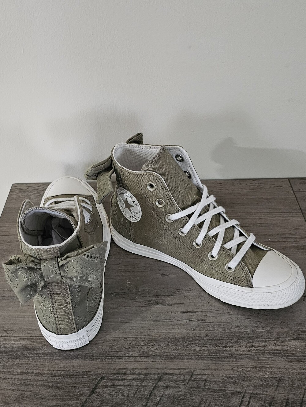 Converse All Star Women High Top Sneakers Moss Green Bow Accent Embroidered 7.5